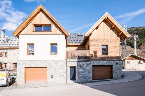 Chalet Liloo sous la neige in Saint-Jean-de-Maurienne