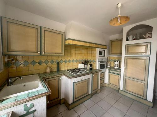 Maison Provençale au cœur des champs avec piscine (Maison Provencale au cœur des champs avec piscine) in Saint-Gervais-sur-Roubion