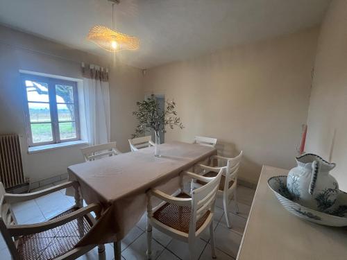 Maison Provençale au cœur des champs avec piscine (Maison Provencale au cœur des champs avec piscine) in Saint-Gervais-sur-Roubion