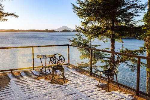 Hot Tub and Whale Watching! Scenic Sitka Escape in 矽地卡
