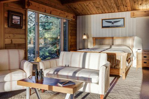 Hot Tub and Whale Watching! Scenic Sitka Escape in 矽地卡