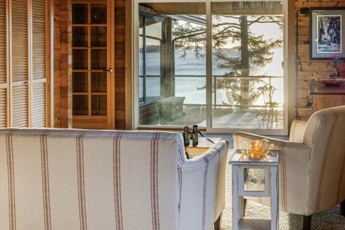Hot Tub and Whale Watching! Scenic Sitka Escape in 矽地卡