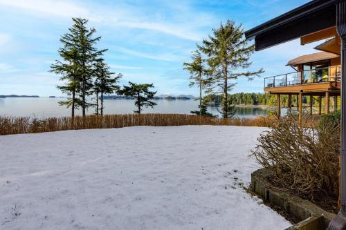 Hot Tub and Whale Watching! Scenic Sitka Escape in 矽地卡