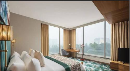 Lakeside 7 by lake & woods in Nainital