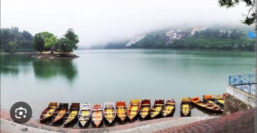 Lakeside 7 by lake & woods in Nainital
