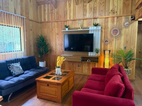 Exclusivo refugio en Bosque privado con rio – khách sạn tại Liumalla