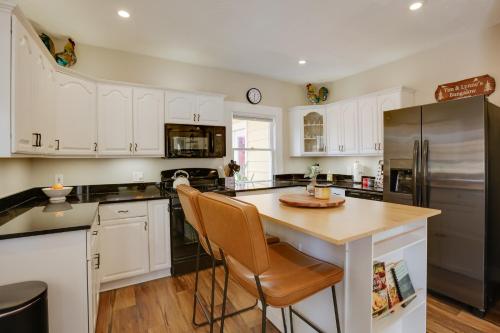 Walk to Fishing Pond! Wooded Montgomery Retreat in Magnolia (TX)