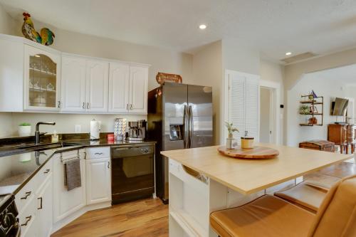 Walk to Fishing Pond! Wooded Montgomery Retreat in Magnolia (TX)