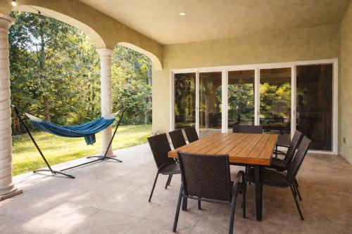 Supremacy Villa STR-6110 in Davie (FL)