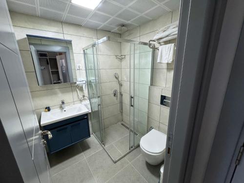 room detail thumbnail 2