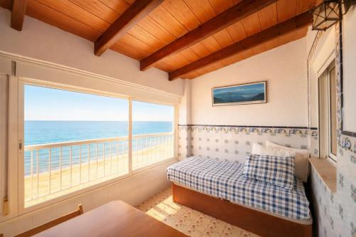 Apartamento en primera línea de playa con vistas al mar - El Port