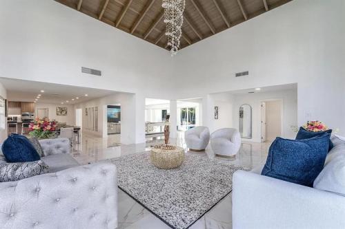 Spacious Getaway with Pool in Palmetto Bay (FL)