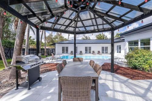 Spacious Getaway with Pool in Palmetto Bay (FL)