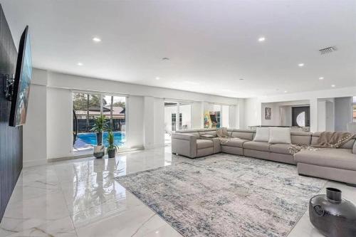 Spacious Getaway with Pool in Palmetto Bay (FL)