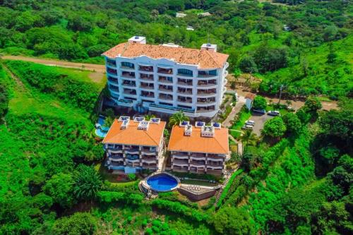 2BR, Luxury Escape with Pool, Balcony and Views in Playa Flamingo