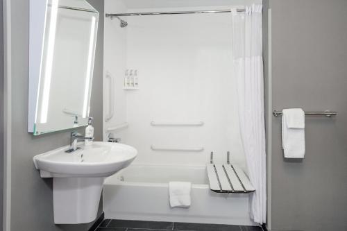 2 bedrooms, 4 beds