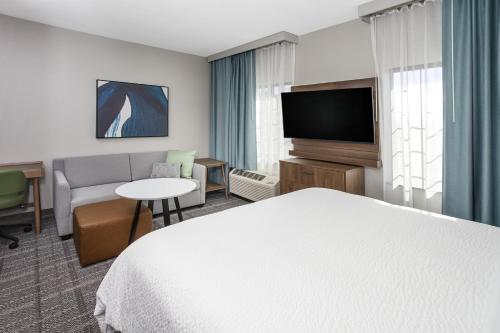 1 queen bed, 1 sofa bed