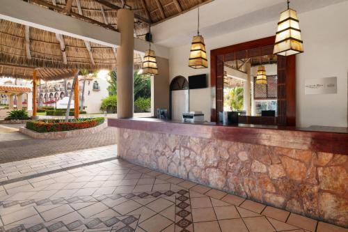 Grand Decameron Complex Bucerias, A Trademark All-Inclusive Resort, Бусериас (фото 7)