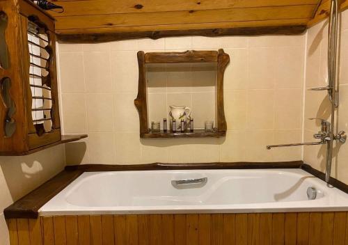 Vannas istaba, Lisotel in Rokytne