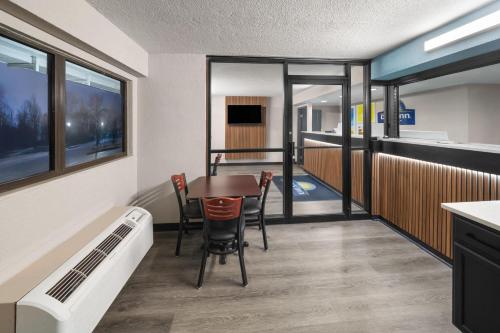 Days Inn by Wyndham Kansas City Northeast, Kansas City (photo 6)