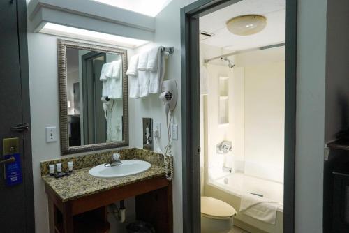 Clarion Hotel Broken Arrow - Tulsa - image 39