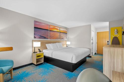 Days Inn by Wyndham Imlay City - image 5