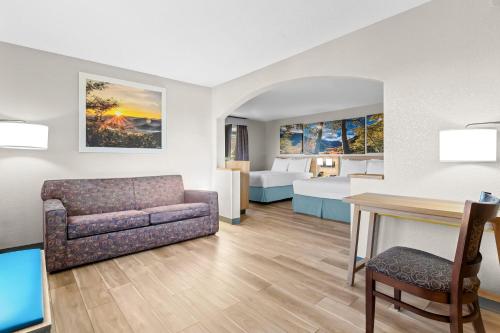 Days Inn & Suites by Wyndham Castle Rock - image 39