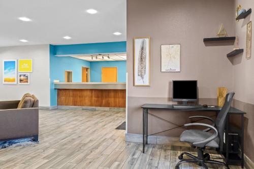 Üzleti központ, Days Inn & Suites by Wyndham Castle Rock in Castle Rock (CO)