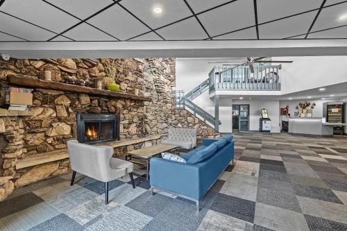 Ramada by Wyndham Stevens Point - 로비