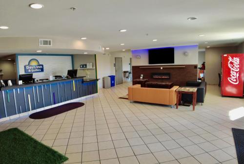 大堂, 提柏道克斯戴斯套房酒店 (Days Inn & Suites by Wyndham Thibodaux) in 蒂博