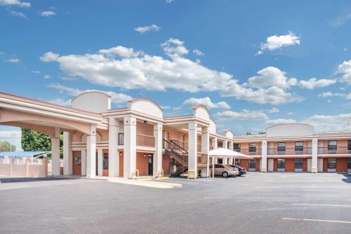 숙소 외관, 데이즈 인 바이 윈덤 매캘런 (Days Inn by Wyndham McAllen) in 매캘런 (TX)