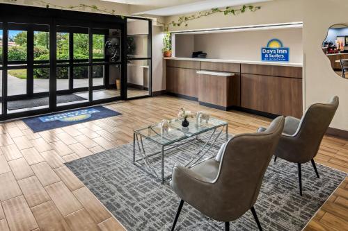 Days Inn & Suites by Wyndham DeSoto - image 38