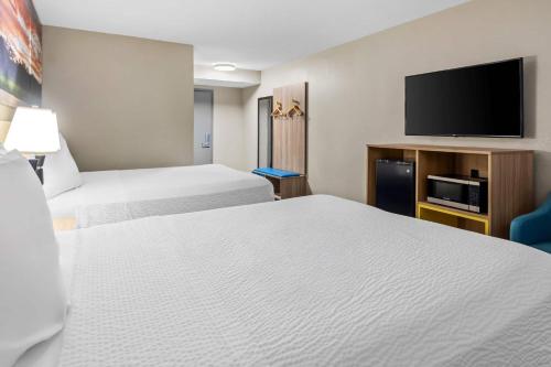 Days Inn & Suites by Wyndham DeSoto - image 25