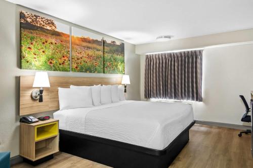 Days Inn & Suites by Wyndham DeSoto - image 34