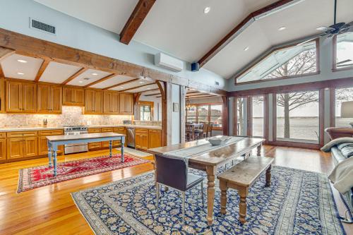 Stunning Lakefront Malakoff Home w/ Dock & Deck in Corsicana (Texas)