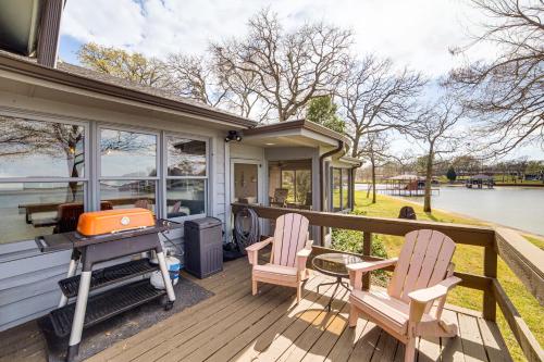 Stunning Lakefront Malakoff Home w/ Dock & Deck in Corsicana (Texas)