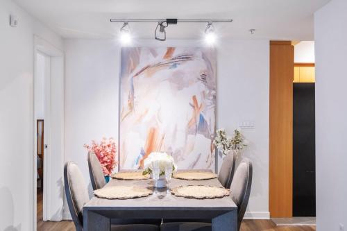 14 Santa Monica Gorgeous Apartment in Los Angeles, USA