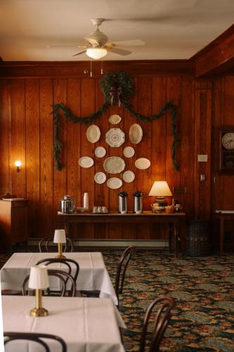 Fuajee, Terrace Inn and 1911 Restaurant in Petoskey (MI)