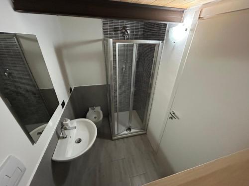Duša, Casa Maria - Confortevole Monolocale in Caronno Pertusella