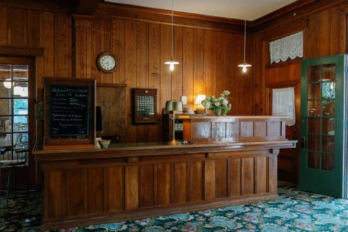 Fuajee, Terrace Inn and 1911 Restaurant in Petoskey (MI)