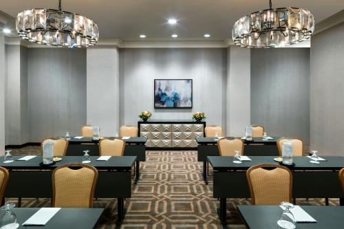 Sheraton Memphis Downtown - image 21