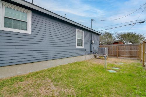Relax at Heron Bay Cottage in Rockport, Texas! in Holiday Beach (TX)