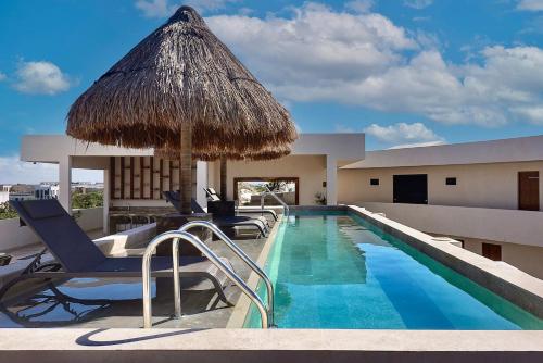 Narai 2BR Rooftop Pool & Jacuzzi - image 4