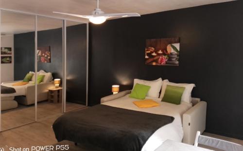 CANNES - JOLI STUDIO AVEC BALCON