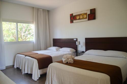 1 double bed, 3 twin beds