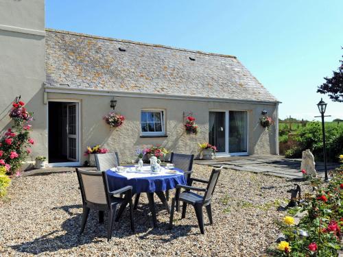 Carthouse Cottage - Carew