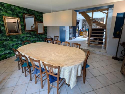 Gîte rénové XVIIIème siècle, animaux acceptés, jardin clôturé - FR-1-583-452 (Gite renove XVIIIeme siecle, animaux acceptes, jardin cloture - FR-1-583-452) in Lavigney