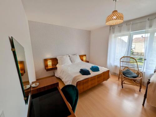Gîte rénové XVIIIème siècle, animaux acceptés, jardin clôturé - FR-1-583-452 (Gite renove XVIIIeme siecle, animaux acceptes, jardin cloture - FR-1-583-452) in Lavigney