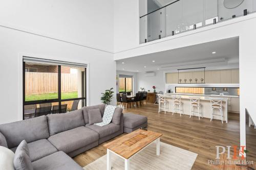 Spacious Central 2 story Luxury with views – khách sạn tại San Remo