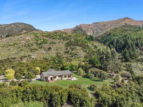 Mount Maude Retreat, Lake Hawea Views, sleeps 10 – khách sạn tại Lake Hawea